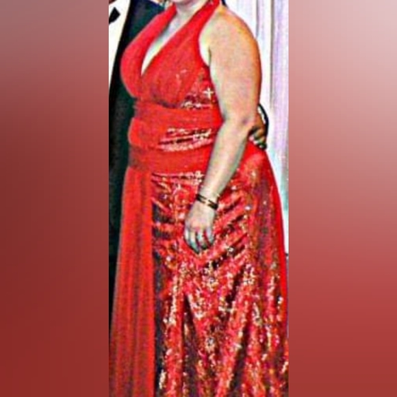 Custom made red dress - Picture 2 of 2